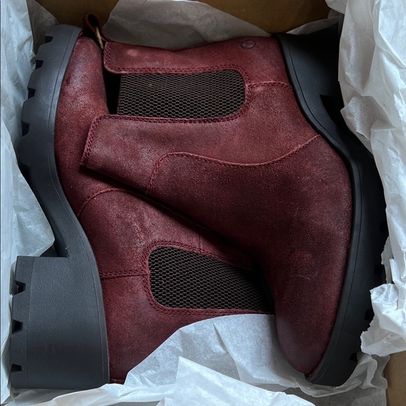 Women’s Graci Dark Red Distressed Boots - Size 7 - Picture 1 of 5